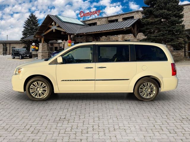 2016 Chrysler Town & Country Touring