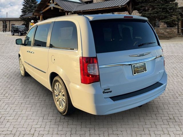 2016 Chrysler Town & Country Touring