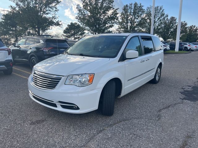 2016 Chrysler Town & Country Touring