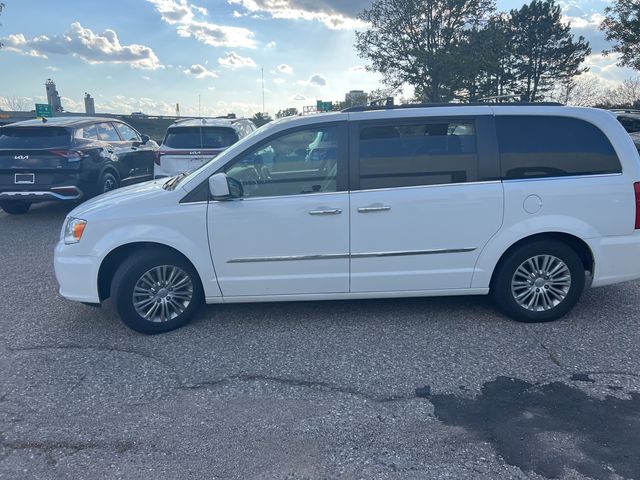 2016 Chrysler Town & Country Touring