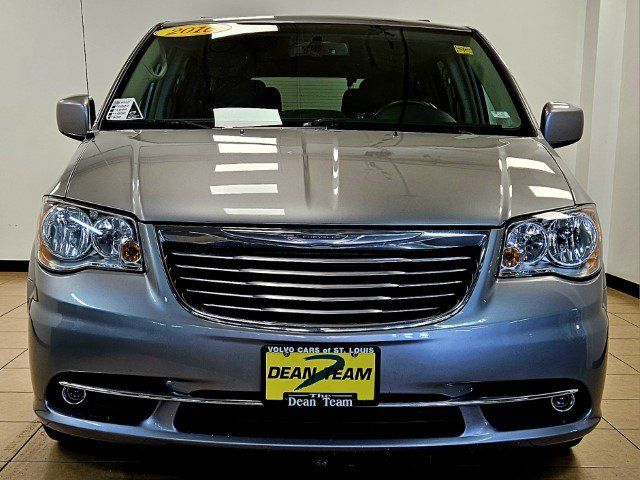 2016 Chrysler Town & Country Touring