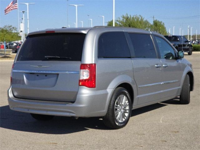 2016 Chrysler Town & Country Touring-L Anniversary Edition