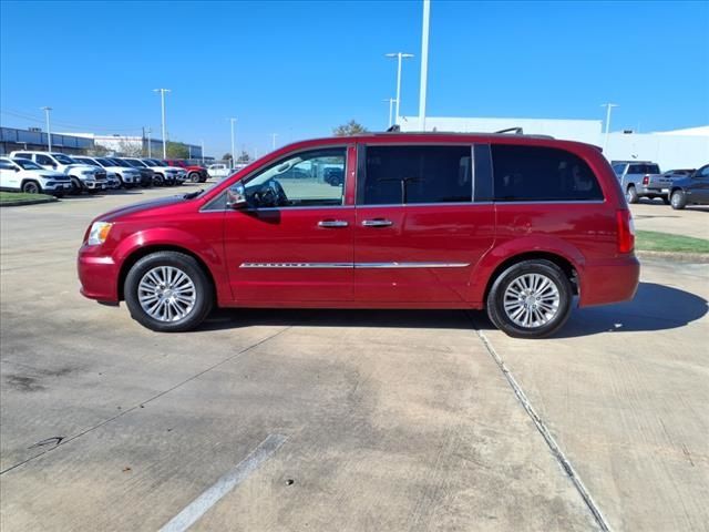 2016 Chrysler Town & Country Touring-L Anniversary Edition