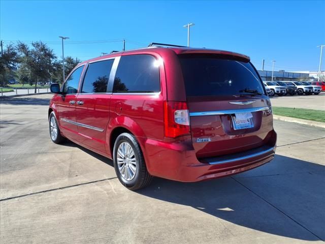 2016 Chrysler Town & Country Touring-L Anniversary Edition