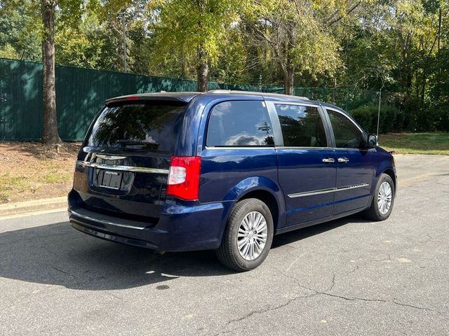 2016 Chrysler Town & Country Touring-L Anniversary Edition