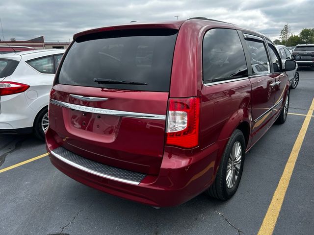 2016 Chrysler Town & Country Touring-L Anniversary Edition