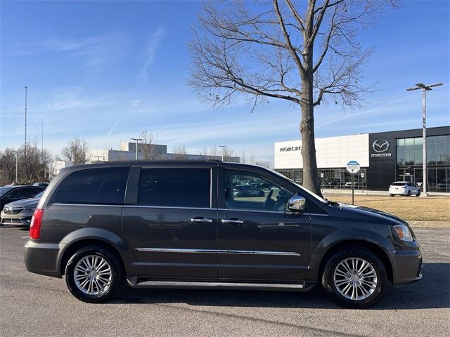 2016 Chrysler Town & Country Touring-L Anniversary Edition