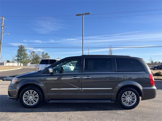 2016 Chrysler Town & Country Touring-L Anniversary Edition