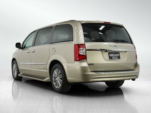 2016 Chrysler Town & Country Touring-L