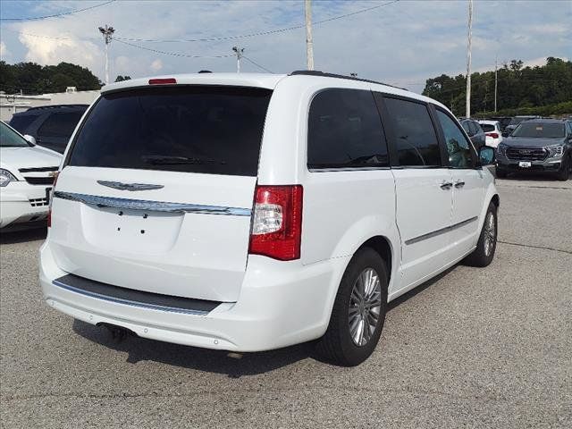 2016 Chrysler Town & Country Touring-L Anniversary Edition