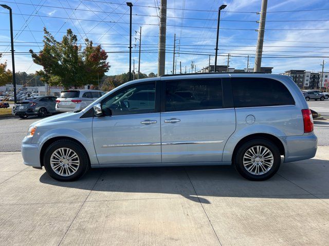 2016 Chrysler Town & Country Touring-L Anniversary Edition