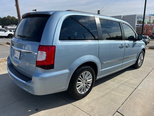 2016 Chrysler Town & Country Touring-L Anniversary Edition