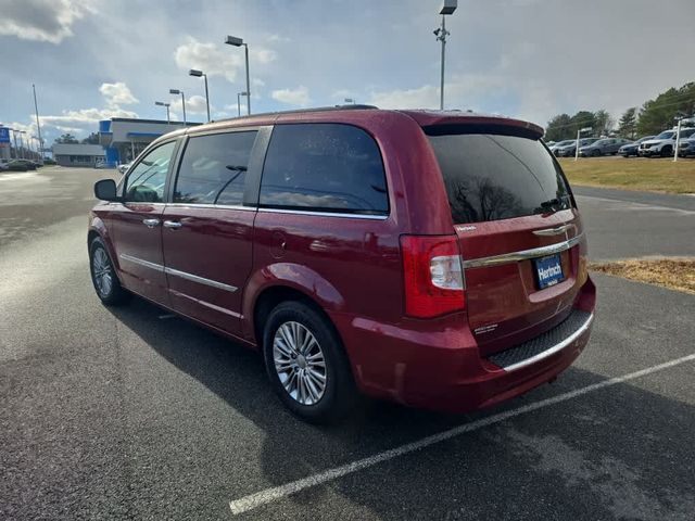 2016 Chrysler Town & Country Touring-L Anniversary Edition