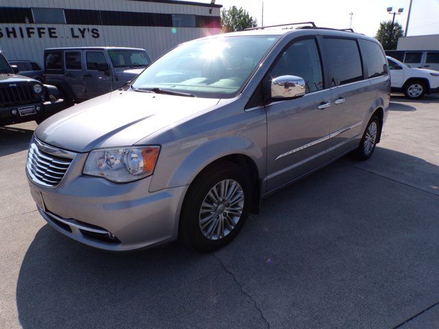 2016 Chrysler Town & Country Touring-L Anniversary Edition