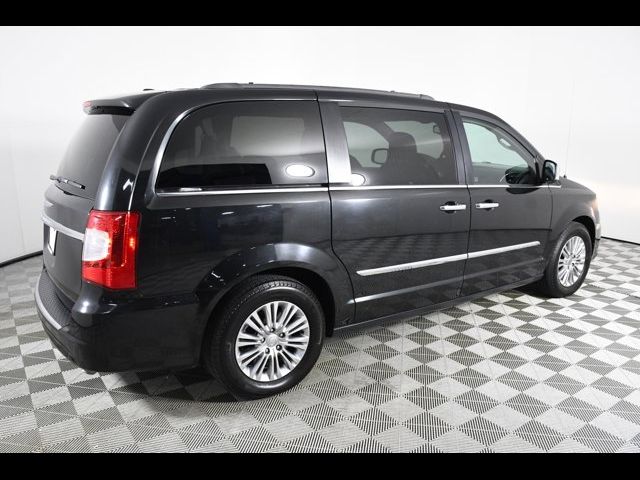 2016 Chrysler Town & Country Touring-L Anniversary Edition