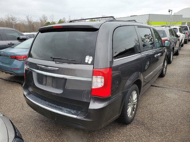 2016 Chrysler Town & Country Touring-L Anniversary Edition