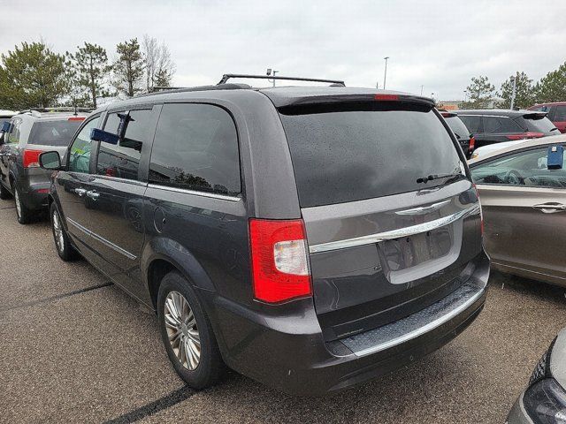 2016 Chrysler Town & Country Touring-L Anniversary Edition