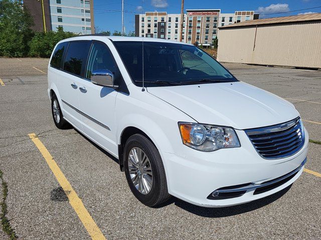 2016 Chrysler Town & Country Touring-L Anniversary Edition