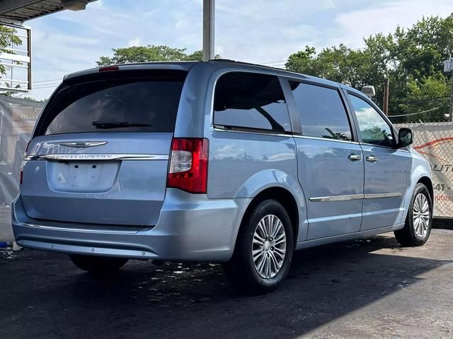 2016 Chrysler Town & Country Touring-L Anniversary Edition