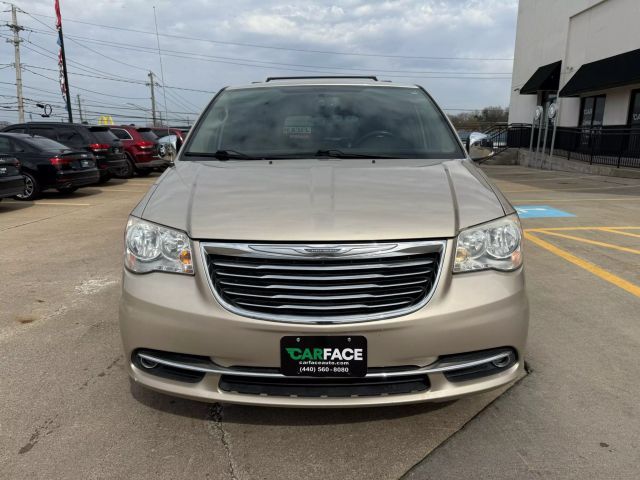 2016 Chrysler Town & Country Touring-L