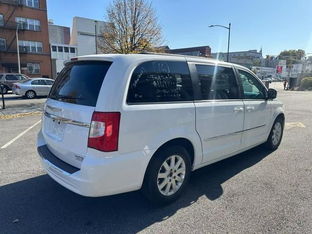 2016 Chrysler Town & Country Touring