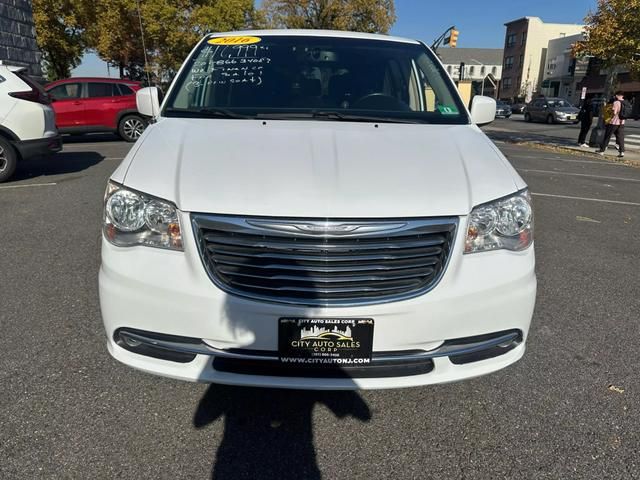 2016 Chrysler Town & Country Touring