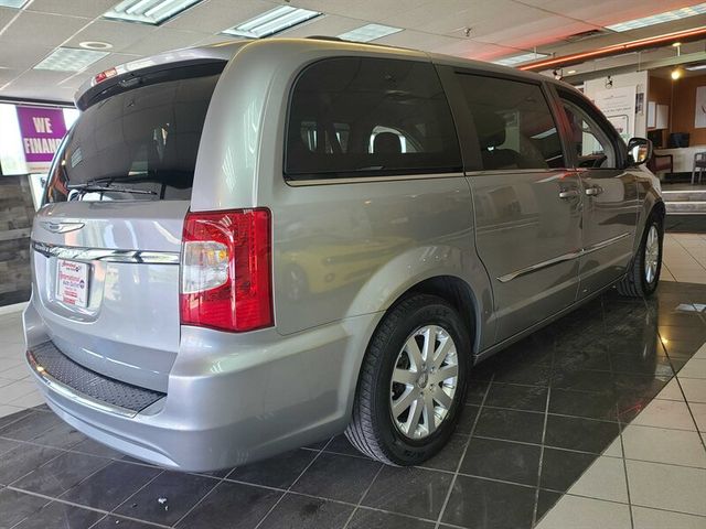 2016 Chrysler Town & Country Touring