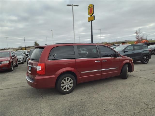 2016 Chrysler Town & Country Touring