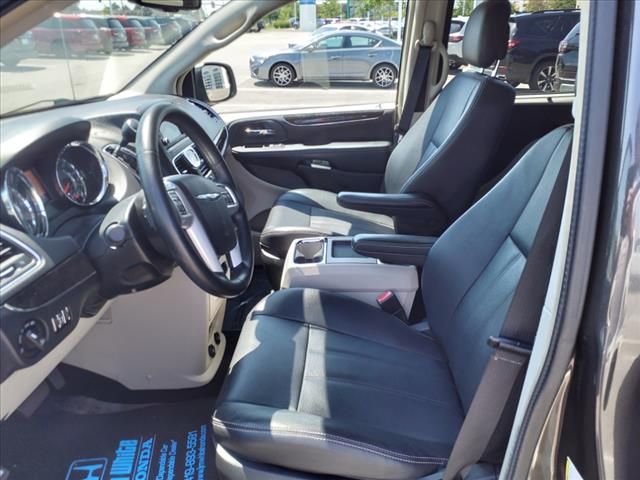 2016 Chrysler Town & Country Touring