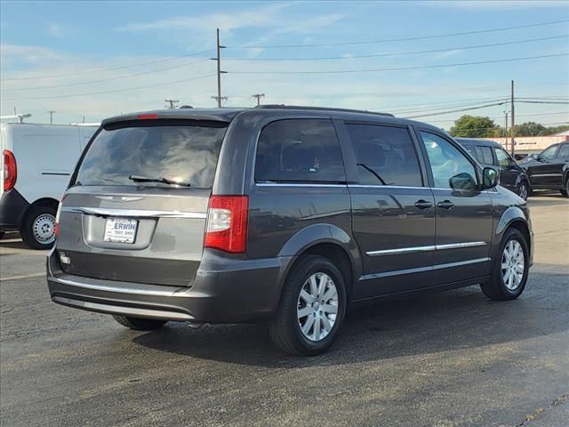 2016 Chrysler Town & Country Touring