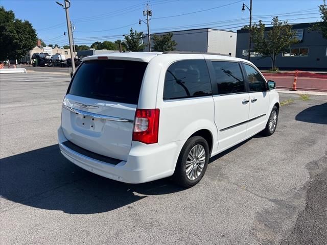 2016 Chrysler Town & Country Touring-L Anniversary Edition