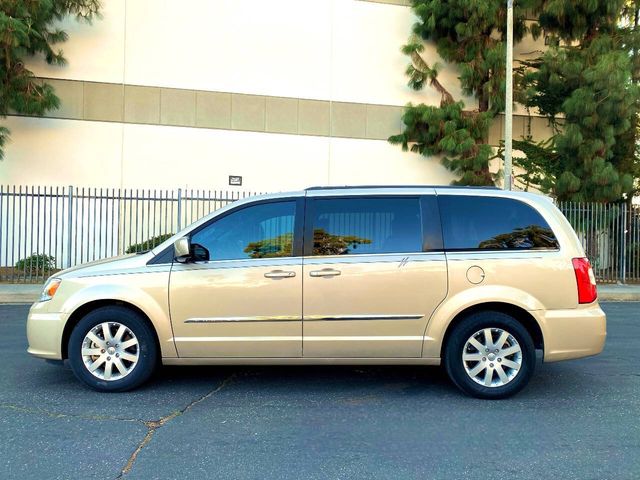 2016 Chrysler Town & Country Touring