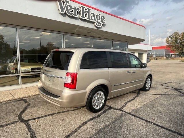 2016 Chrysler Town & Country Touring