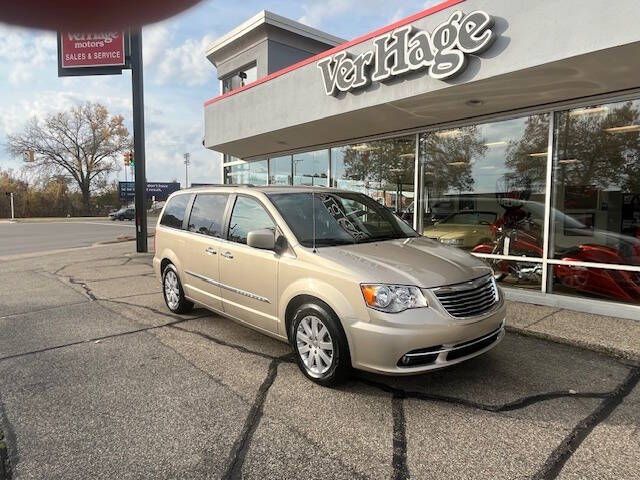 2016 Chrysler Town & Country Touring