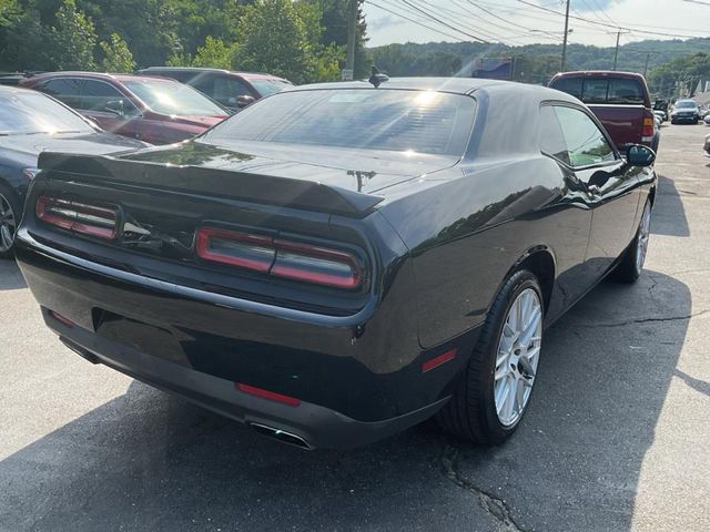 2016 Dodge Challenger SXT Plus