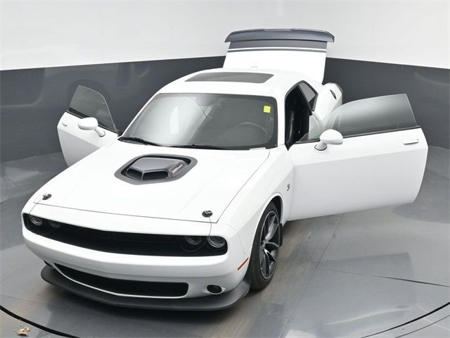 2016 Dodge Challenger 392 Hemi Scat Pack Shaker