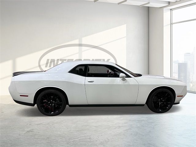 2016 Dodge Challenger SXT Plus