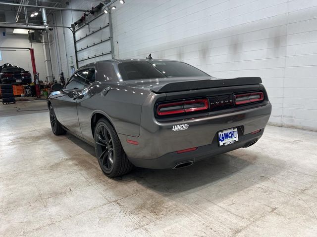 2016 Dodge Challenger SXT Plus