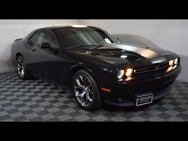 2016 Dodge Challenger SXT Plus