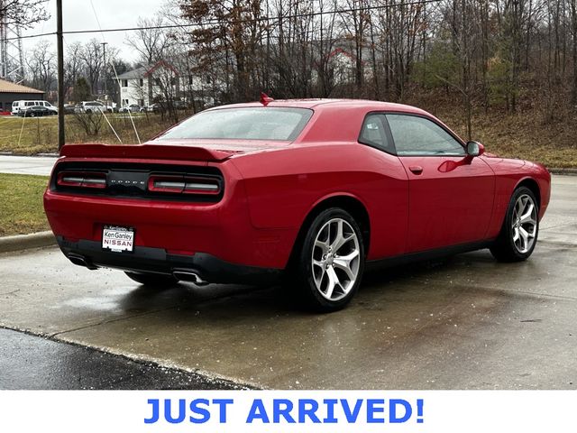 2016 Dodge Challenger SXT Plus