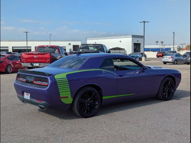 2016 Dodge Challenger SXT Plus