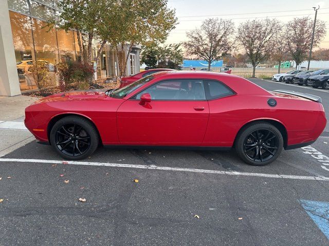 2016 Dodge Challenger SXT Plus