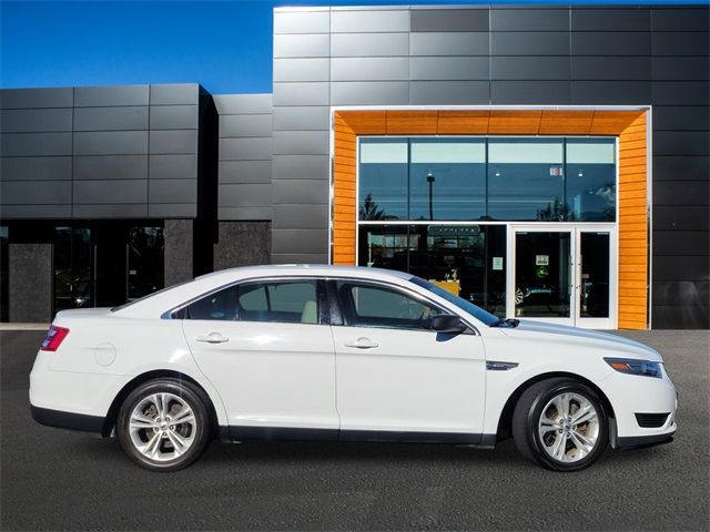 2016 Ford Taurus SE