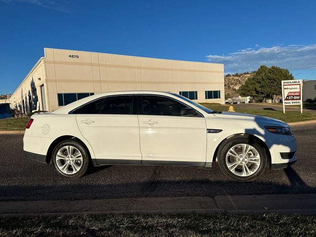 2016 Ford Taurus SE