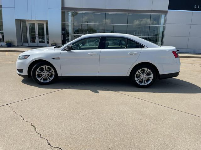 2016 Ford Taurus SE