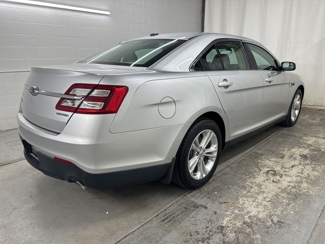 2016 Ford Taurus SE