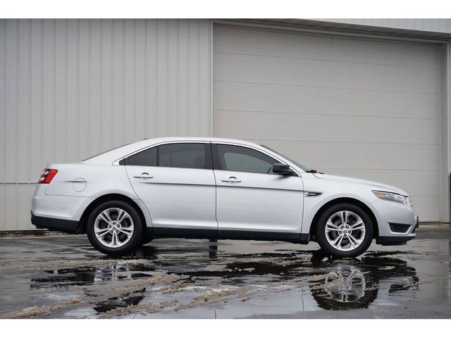 2016 Ford Taurus SE