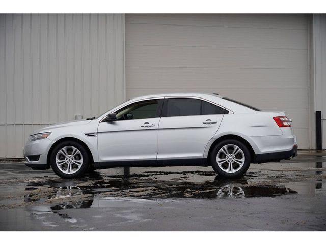 2016 Ford Taurus SE