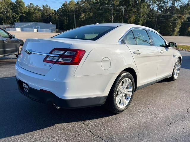 2016 Ford Taurus SE