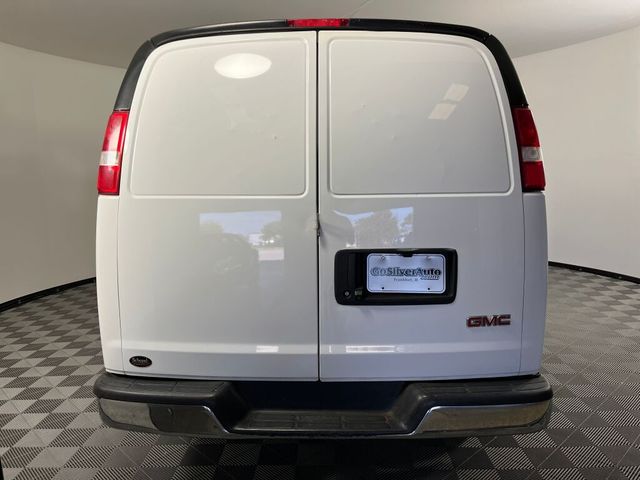 2016 GMC Savana Base